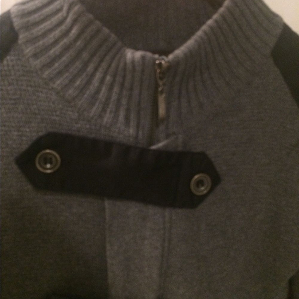 Sweaters - Picture 4 of 4